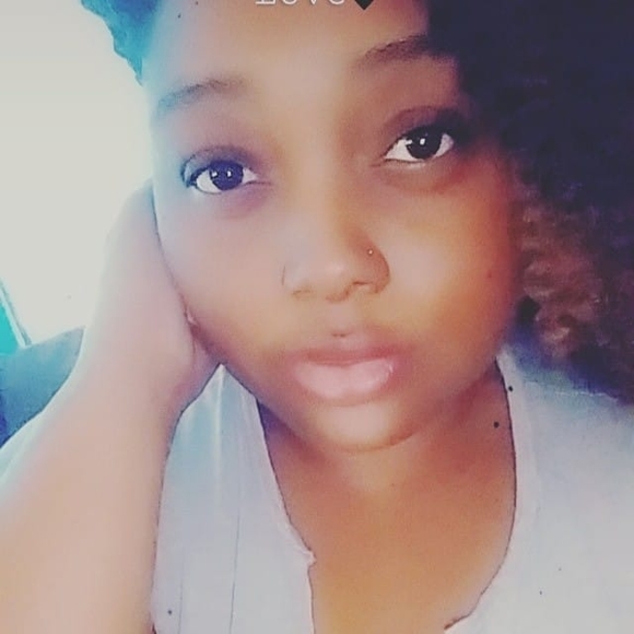 Meet your Posher, Dionna - Picture 1 of 16